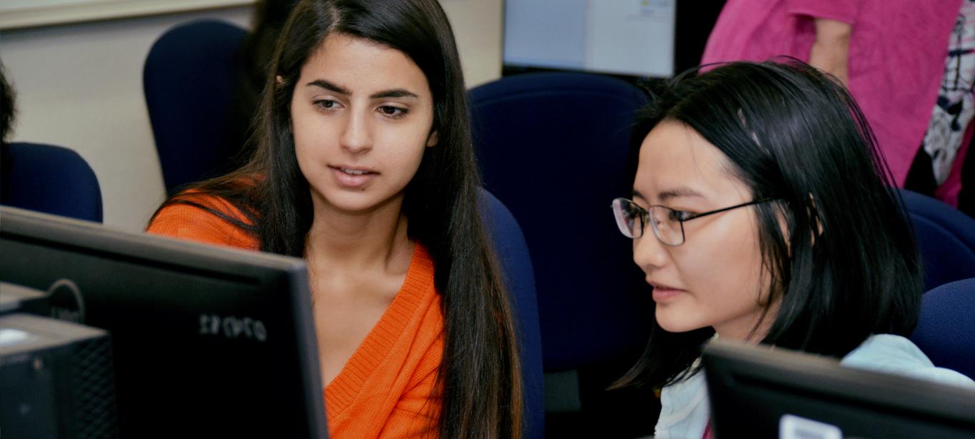 2 women at a computer in a computer lab